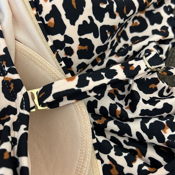 Kona Sol Leopard Print Ruched One
Piece Swim Suit Size L - Picture 13 of 14